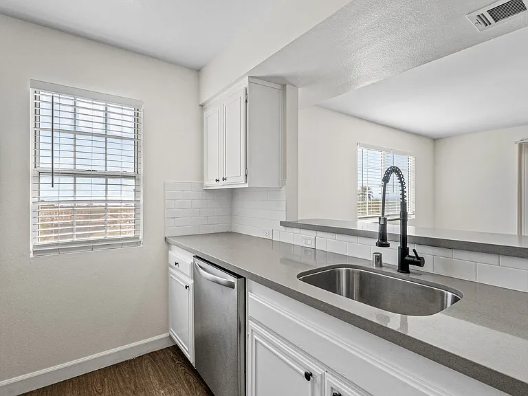 Summer House Apartments — Photo 25