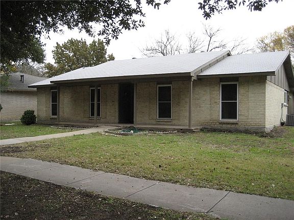 2nd image of 1820 Addington Dr