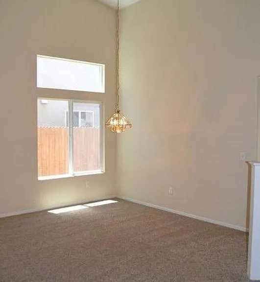 1627 Venice Cir — Photo 7