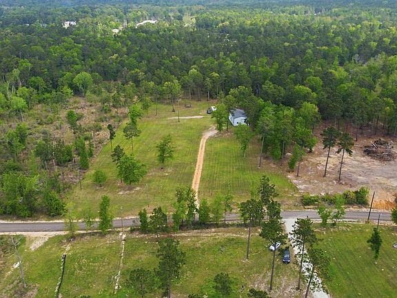 3rd image of 446 Hanson Rd