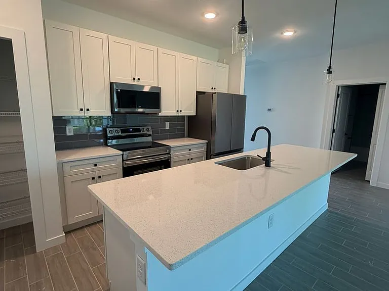 1506 Gary Ln — Photo 11