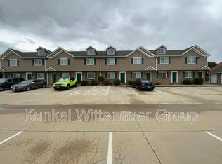 704 Fountain View Dr #B, Mascoutah, IL 62258