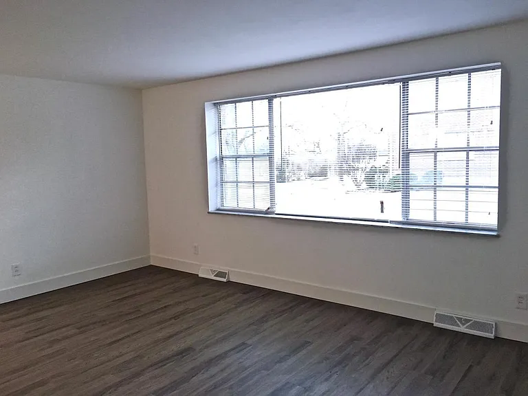 721 Lepere Ave #D — Photo 6