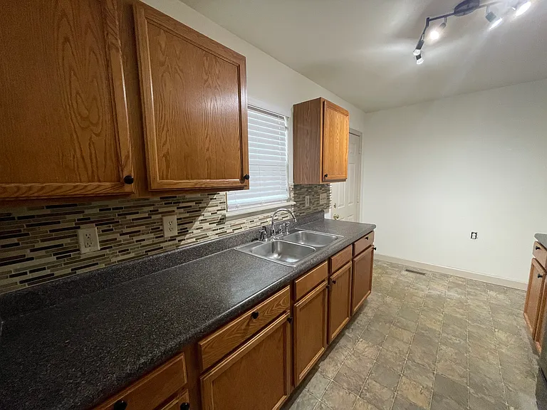 950 Smith St SW — Photo 11
