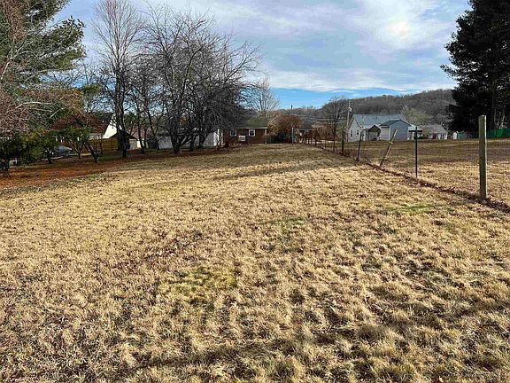 4th image of 225 Chinquapin Trl