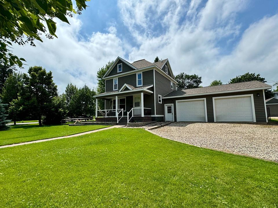 1st image of 208 6th Ave E