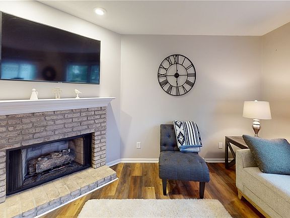 5th image of 19401 Bradford Ct