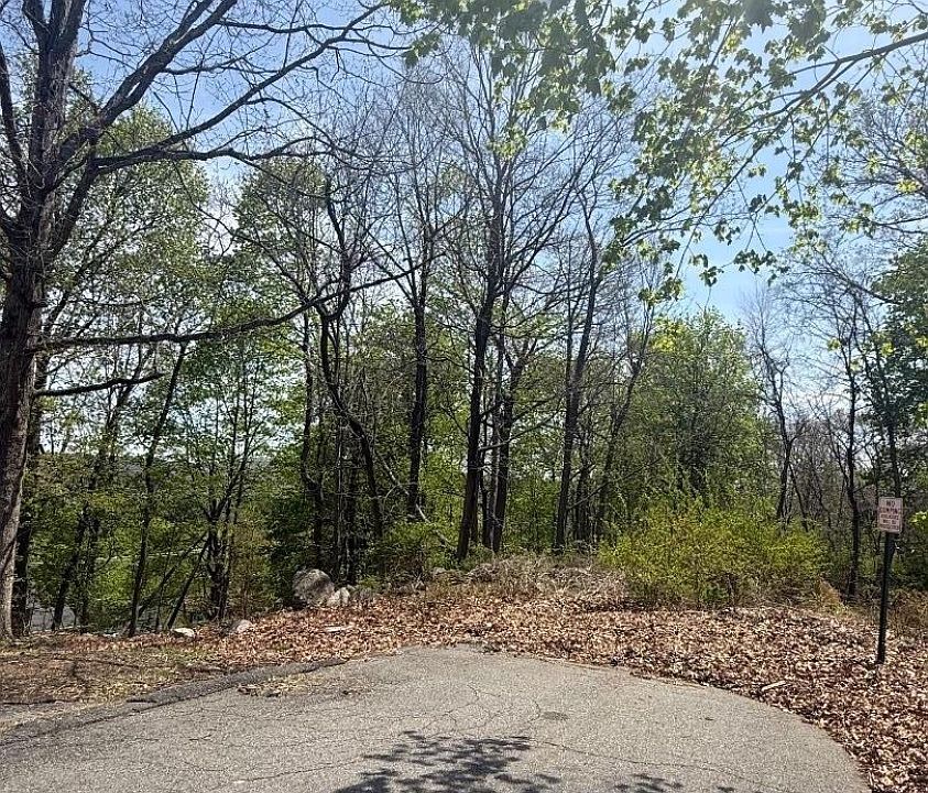 1st image of 15 Winding Hill Rd
