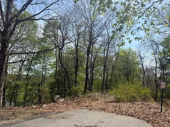 15 Winding Hill Rd, Hopatcong Boro, NJ 07843