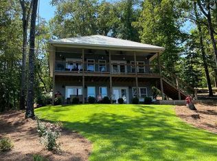 640 Lakeshore Dr S, Talladega, AL 35160