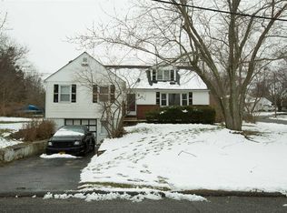 84 Hallock Ln, Rocky Point, NY 11778