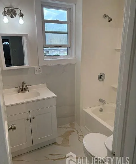 331 Somerset St — Photo 10