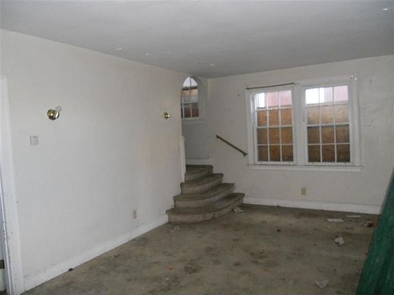 2nd image of 921 Yale Ave