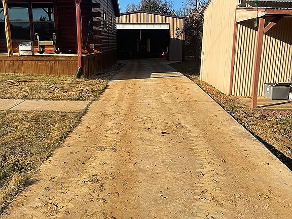 4th image of 2067 County Road 117