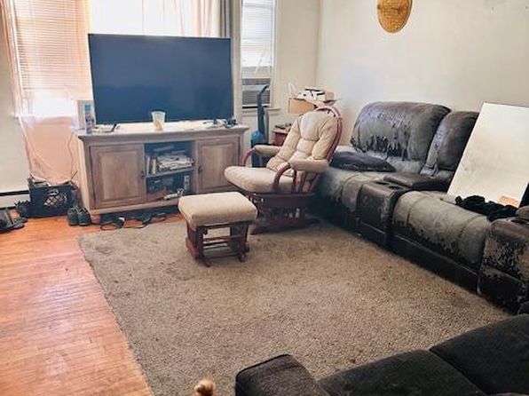 120 Upland Ter, Collingdale, PA 19023