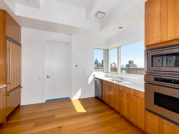 205 East 59th Street image 5 of 15