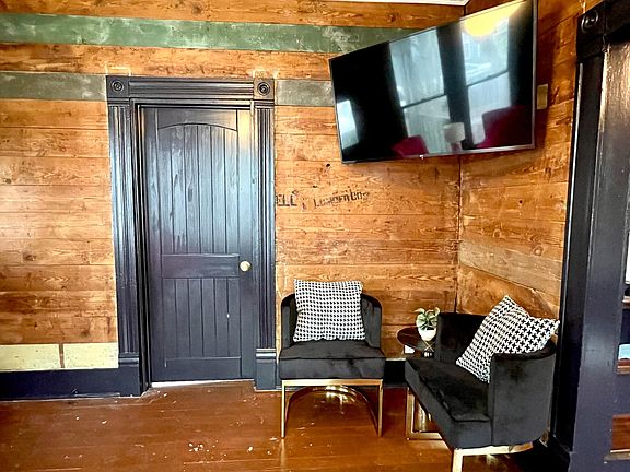 5th image of 113 E Milton St