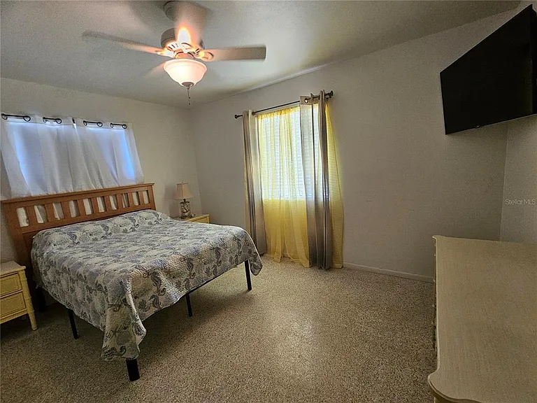 1703 Amhurst Cir — Photo 29