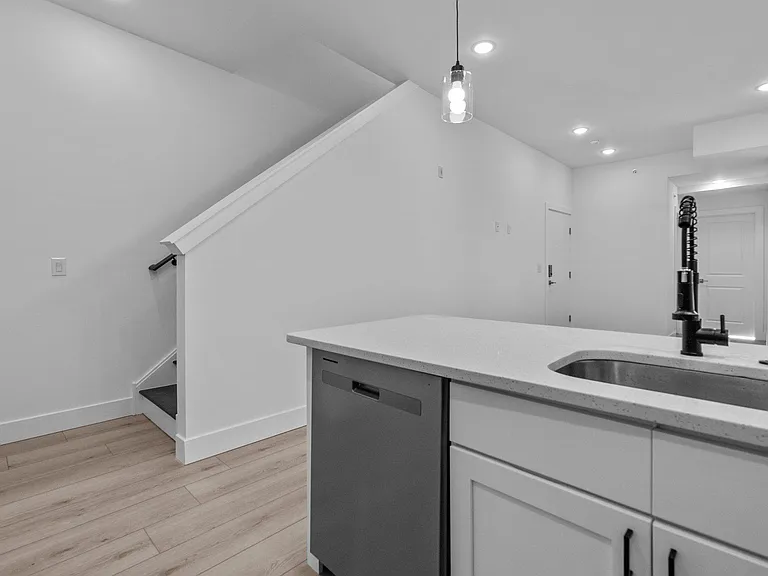 4028 Parrish St #3 — Photo 8