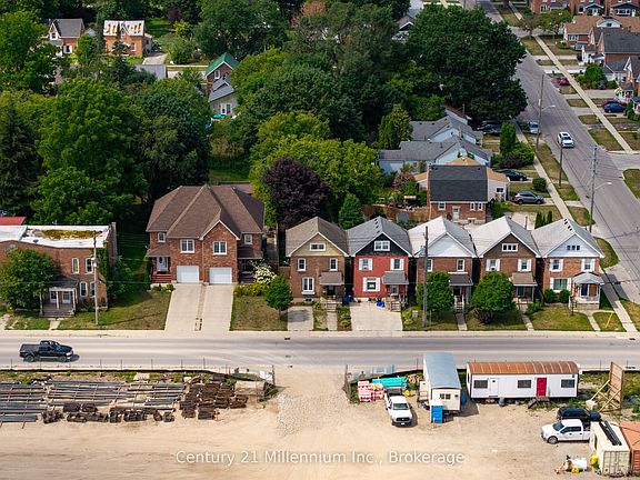 4th image of 1186 2nd Ave W