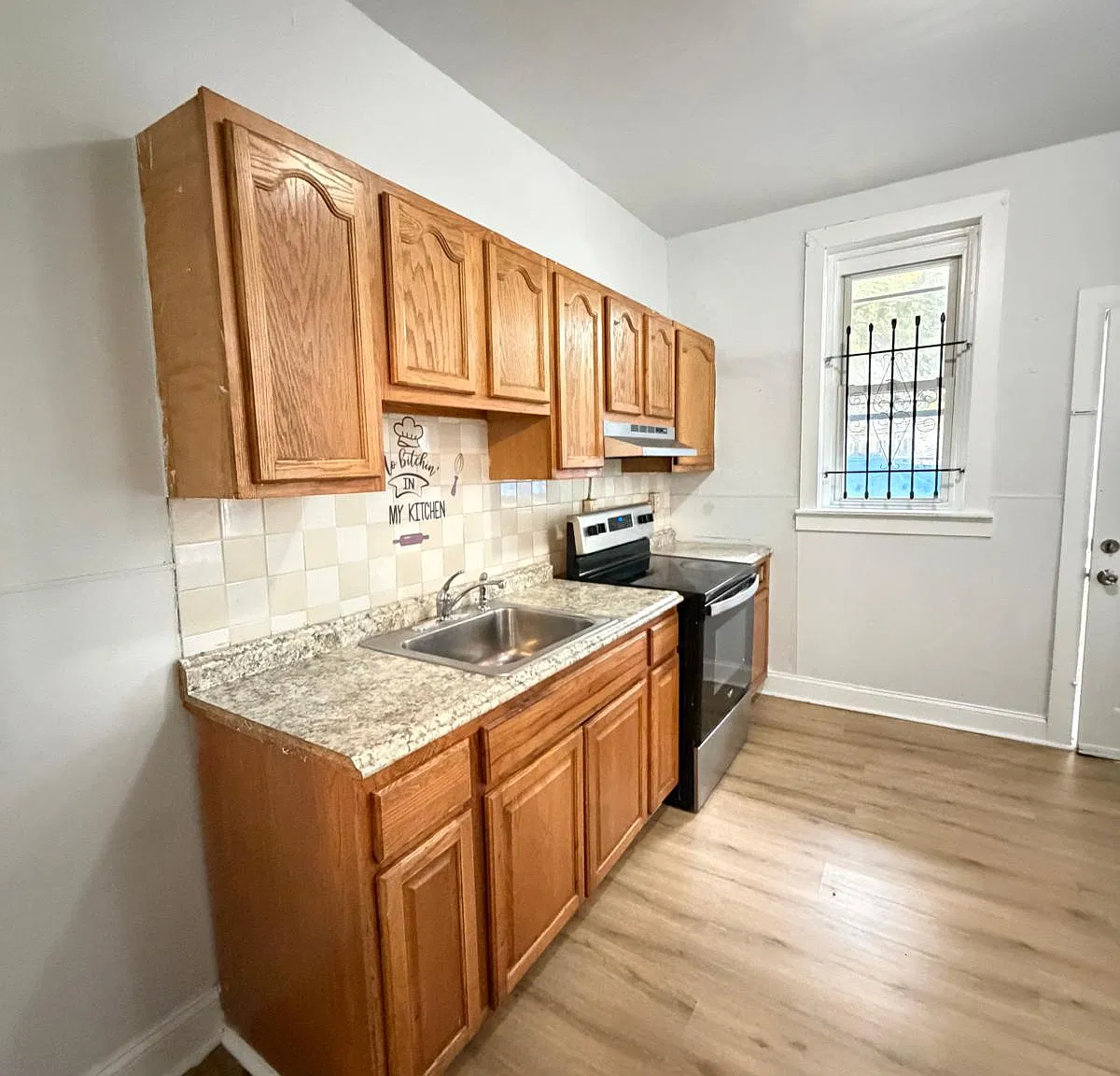3 bed, 1000 sqft, $1,500 — Photo 1