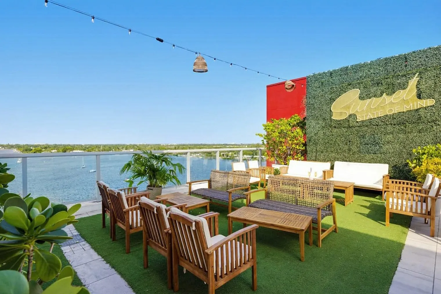 1 bed, 1.0 bath, 699 sqft, $2,992 — Photo 3