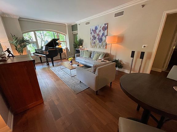4th image of 25 E Superior St APT 301