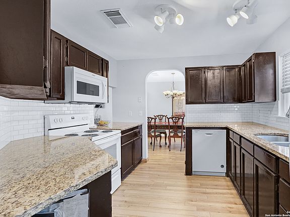 4th image of 5415 Villa Mercedes