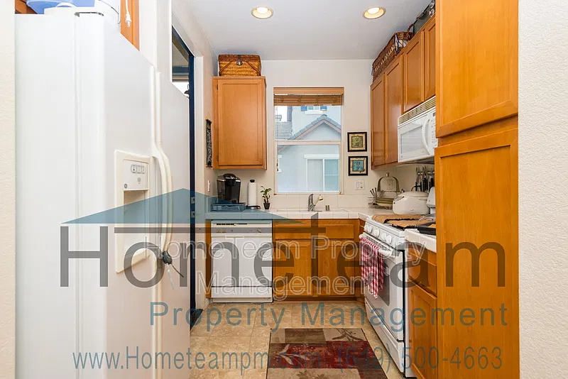 2 bed, 2.5 bath, 964 sqft, $2,950 — Photo 2