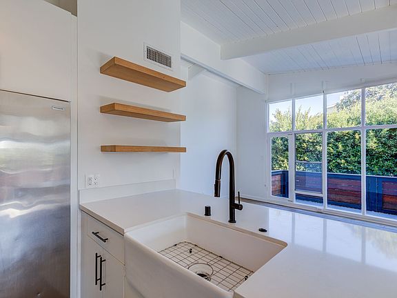 5th image of 13001-13019 Montana Ave #13011