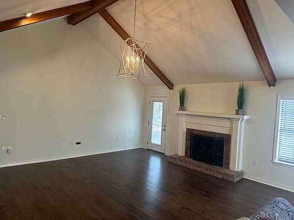4th image of 110 Linden Ct