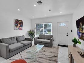 7001 Coolidge St, Hollywood, FL
