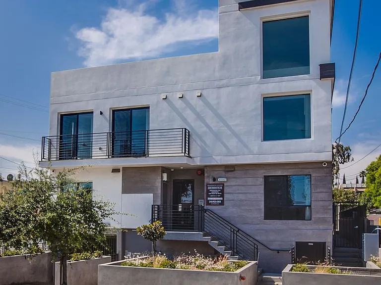 4255 Lockwood Ave — Photo 15