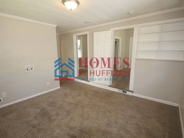 1728 E Illinois St — Photo 12