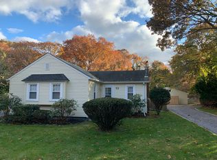 53 King St, Hampton Bays, NY 11946