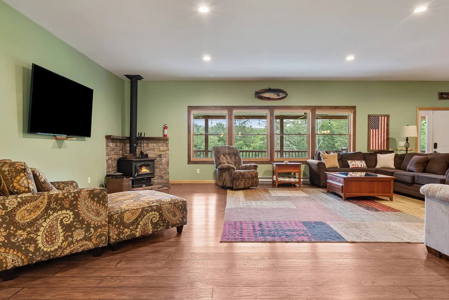 9 bed, 3.0 bath, 6200 sqft, $12,717 — Photo 4