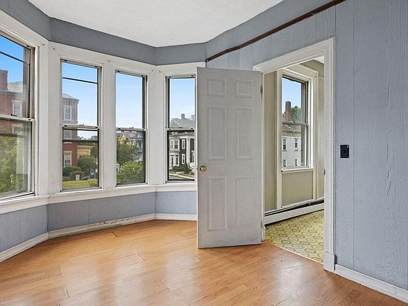 3rd image of 117 Hillman St