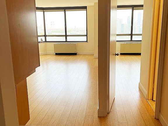 3rd image of 630 1st Ave APT 25B