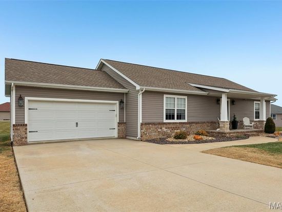 365 Briarwood Ln, Aviston, IL 62216