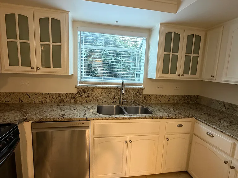 14911 Moorpark St #1 — Photo 11