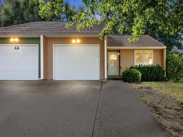 1990 Holiday Rd, Coralville, IA 52241