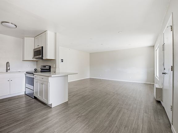 5th image of 4275 48th St APT 6