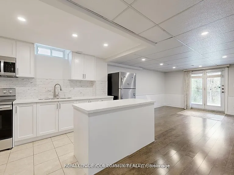 52 Eleanor Cir #LOWER — Photo 10