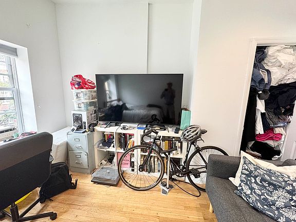 3rd image of 90 Greenwich Ave APT 7