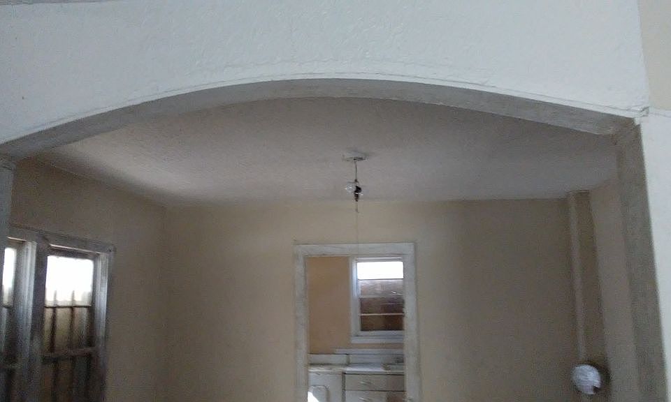 1st image of 18 Larkin St