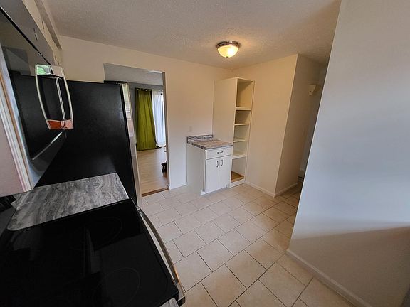 3rd image of 5062 Bentley Ln
