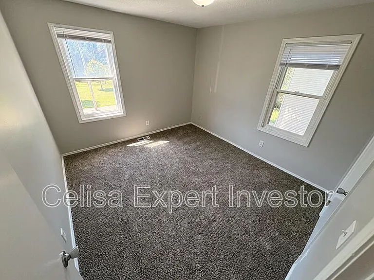 819 Eckart St — Photo 5