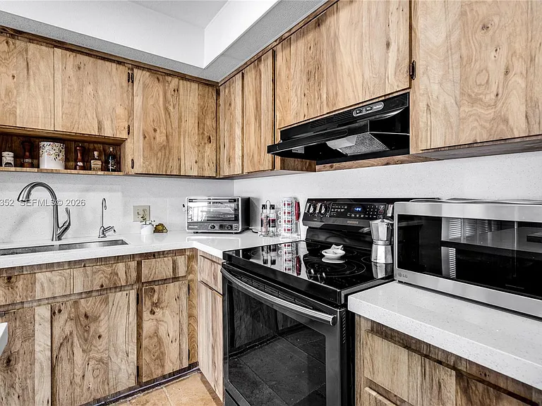 1424 NW 113th Way — Photo 11