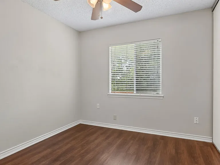 10341 Flatland Trl — Photo 12
