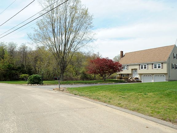 2nd image of 8 Colleen Dr